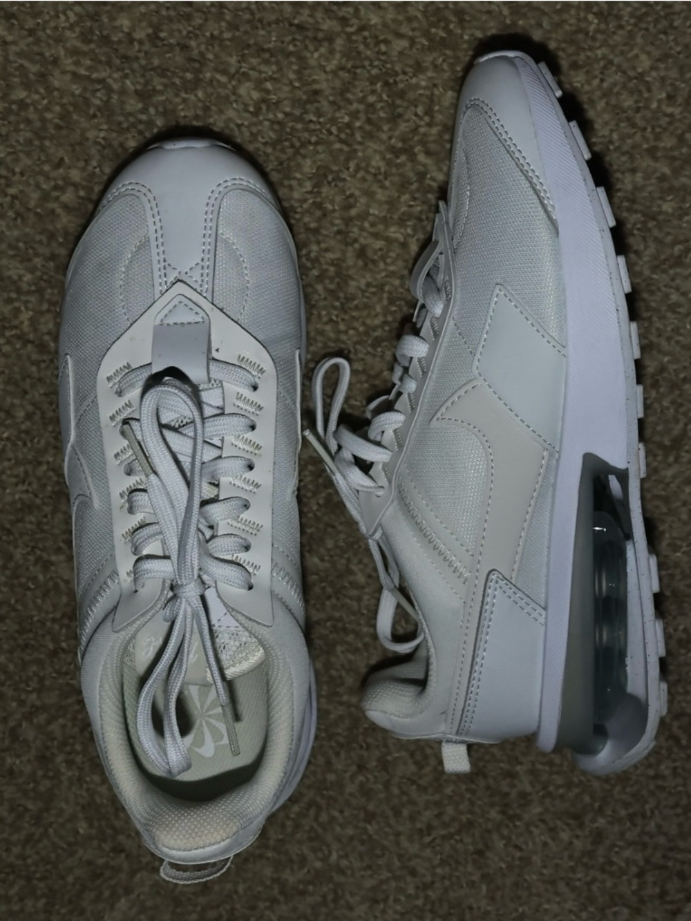 Nike White Women's Athletic Sneakers with Visible Air Heel